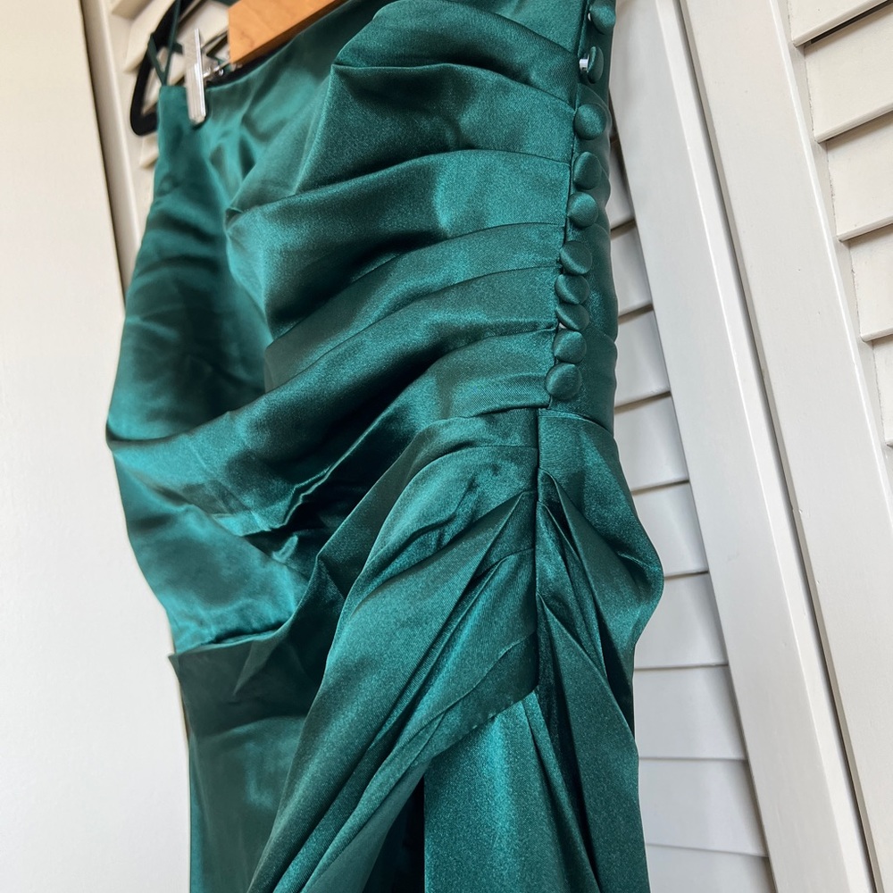 One shoulder petite emerald bridesmaid dress - Picture 3 of 7